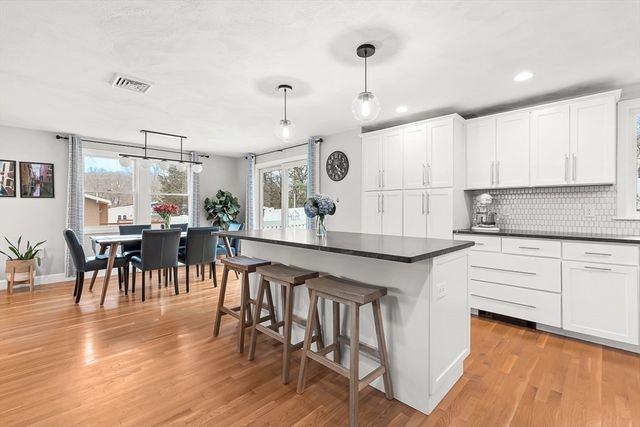 11 Carriage Lane, Winchester, MA 01890