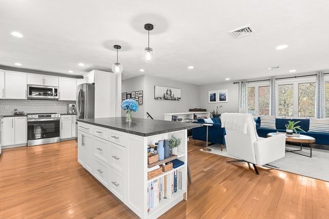 11 Carriage Lane, Winchester, MA 01890