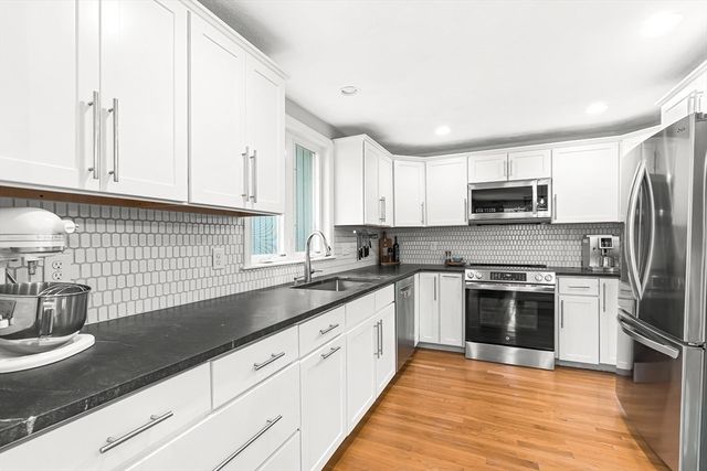 11 Carriage Lane, Winchester, MA 01890