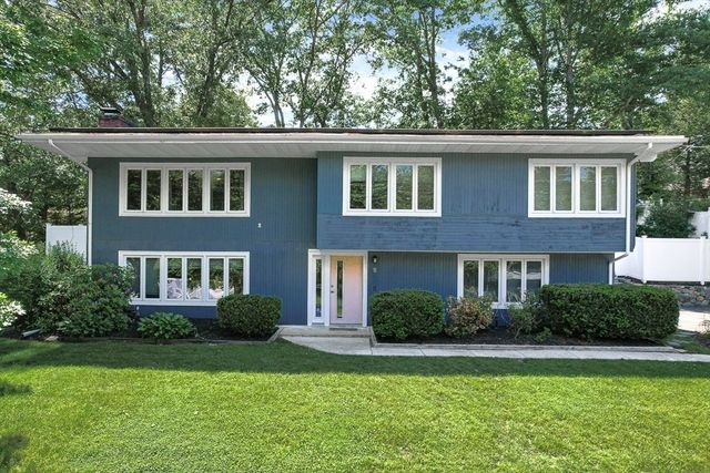 11 Carriage Lane, Winchester, MA 01890
