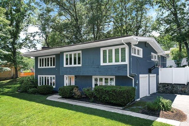 11 Carriage Lane, Winchester, MA 01890