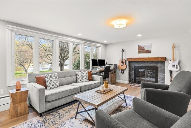 11 Carriage Lane, Winchester, MA 01890