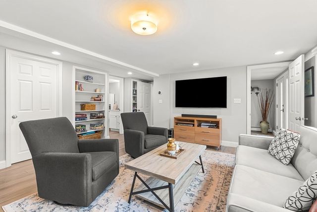 11 Carriage Lane, Winchester, MA 01890