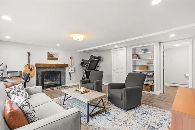 11 Carriage Lane, Winchester, MA 01890
