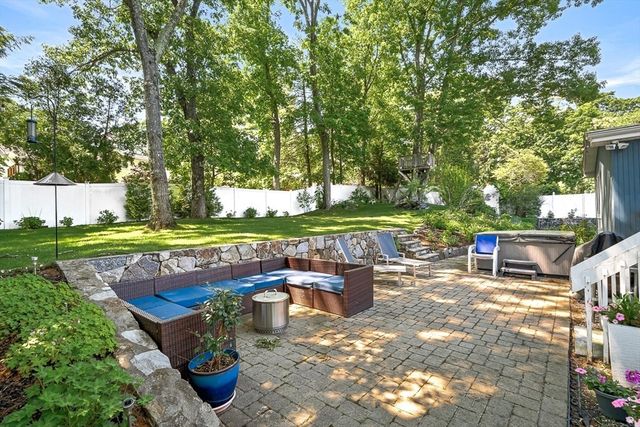 11 Carriage Lane, Winchester, MA 01890