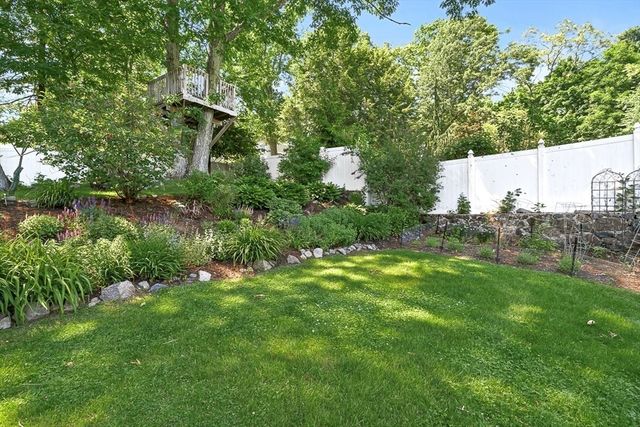 11 Carriage Lane, Winchester, MA 01890
