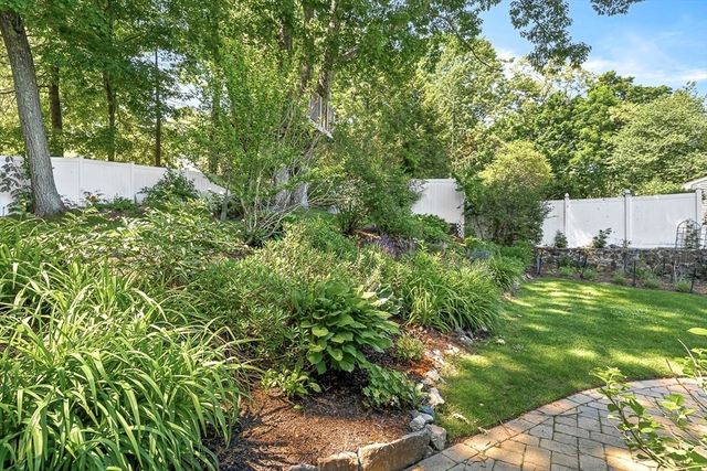 11 Carriage Lane, Winchester, MA 01890