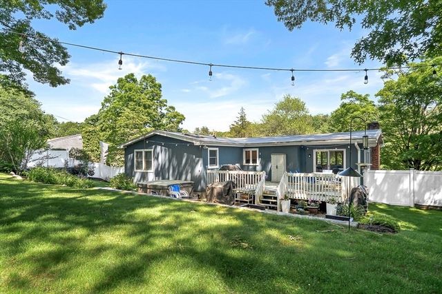11 Carriage Lane, Winchester, MA 01890