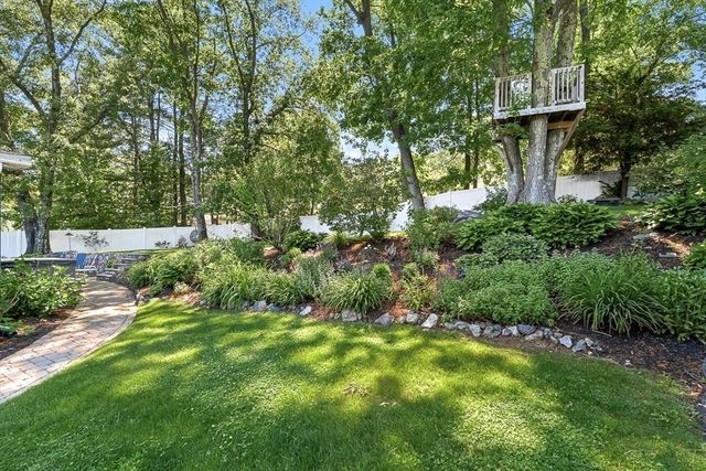 11 Carriage Lane, Winchester, MA 01890