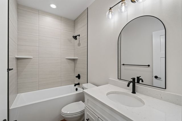 225 NW Woodmoor Drive, Waukee, IA 50263