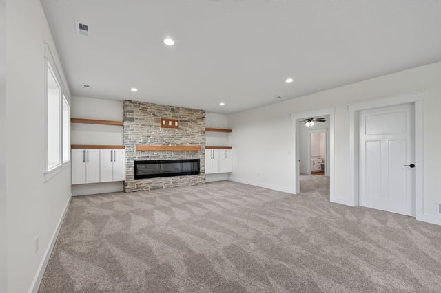 225 NW Woodmoor Drive, Waukee, IA 50263