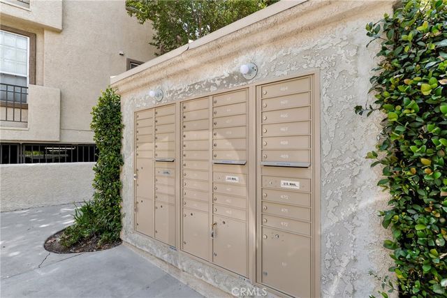 24107 Del Monte, Valencia, CA 91355