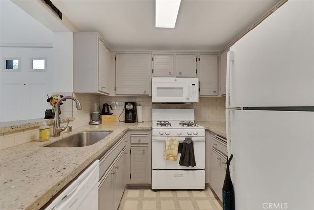 24107 Del Monte, Valencia, CA 91355