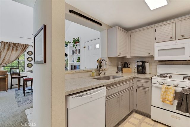 24107 Del Monte, Valencia, CA 91355