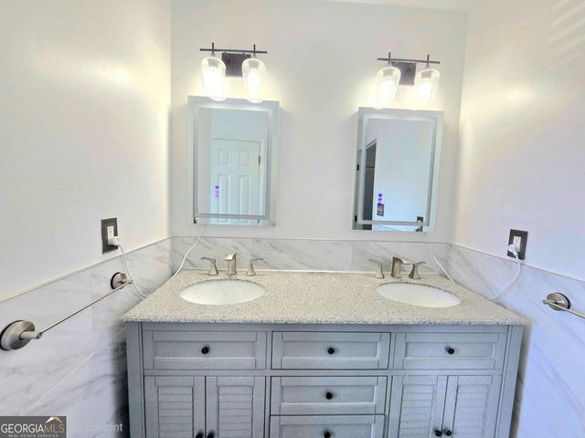 1140 Foxcroft Drive, Morrow, GA 30260