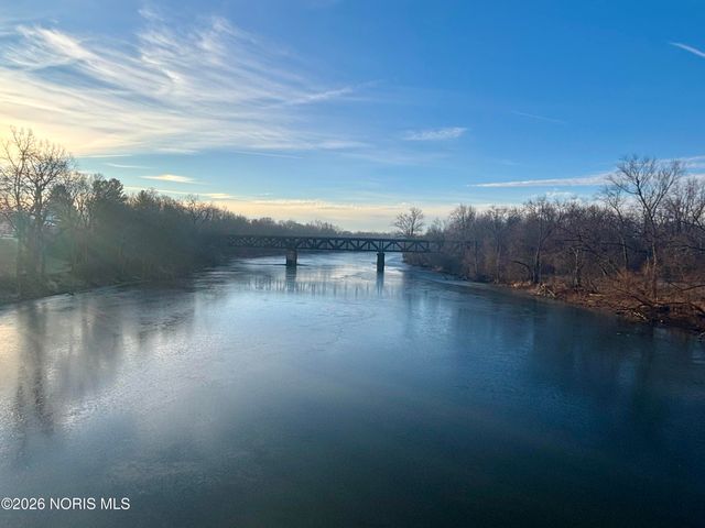 605 Riverside Avenue, Defiance, OH 43512