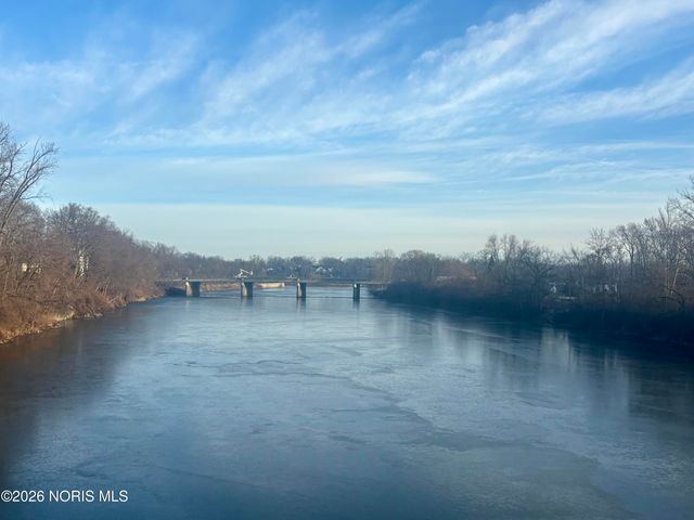 605 Riverside Avenue, Defiance, OH 43512