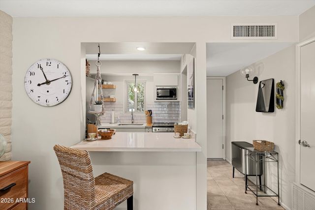 4800 N 68TH Street 204, Scottsdale, AZ 85251