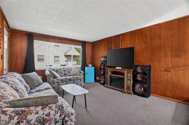 2492 24th Street, Cuyahoga Falls, OH 44223