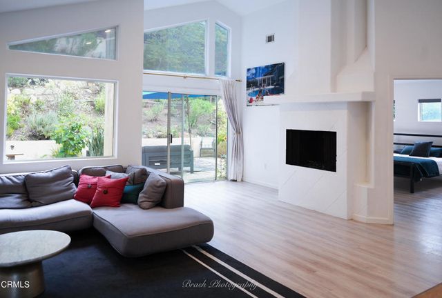 270 Valley Road, Oak View, CA 93022
