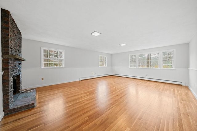 7 Surrey Ln, Canton, MA 02021