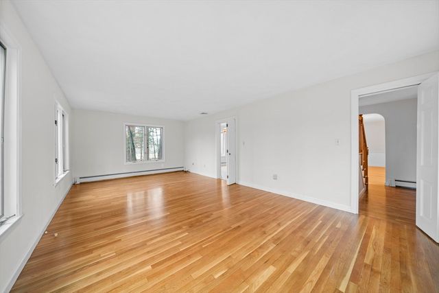 7 Surrey Ln, Canton, MA 02021