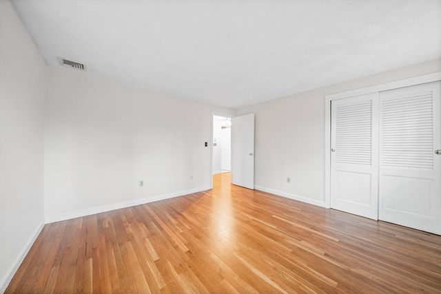 7 Surrey Ln, Canton, MA 02021