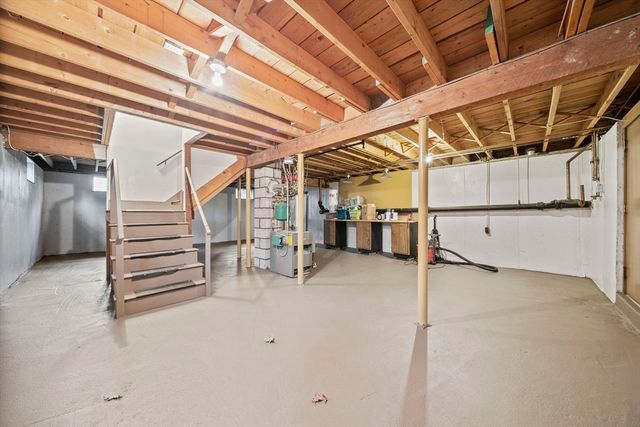 7 Surrey Ln, Canton, MA 02021