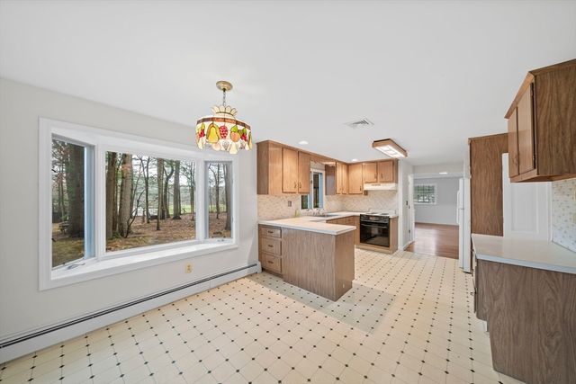 7 Surrey Ln, Canton, MA 02021
