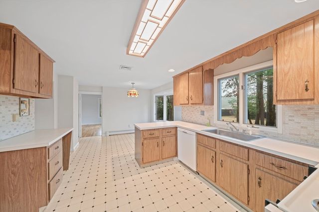 7 Surrey Ln, Canton, MA 02021