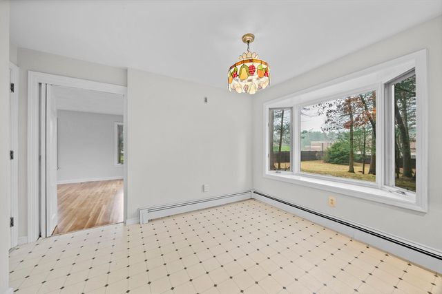 7 Surrey Ln, Canton, MA 02021