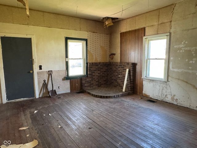 454 E 625 N, Sharpsville, IN 46068