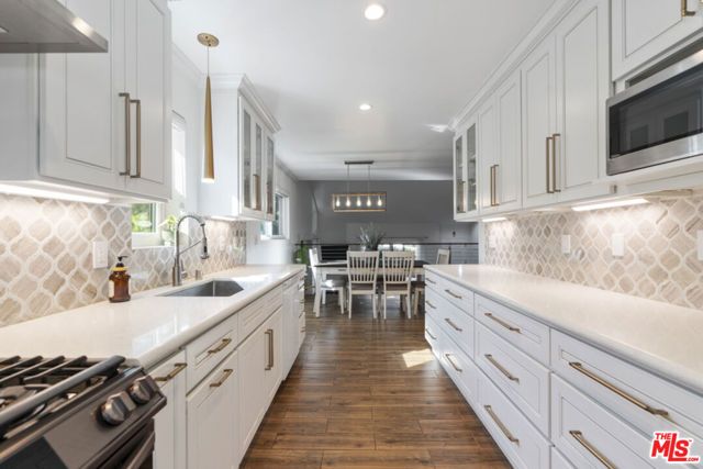 15157 Magnolia Boulevard F, Sherman Oaks, CA 91403