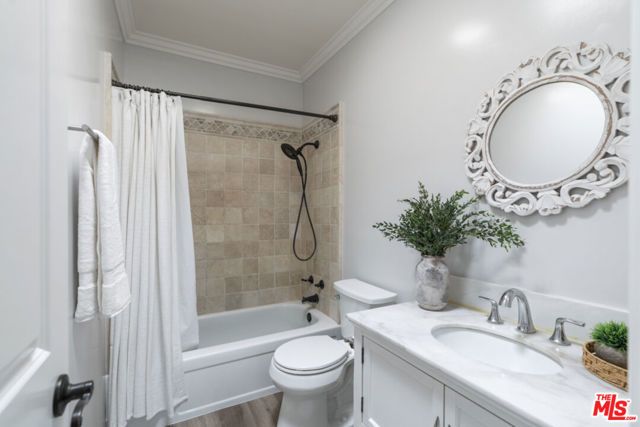 15157 Magnolia Boulevard F, Sherman Oaks, CA 91403