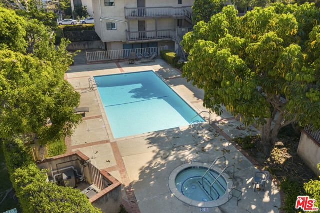 15157 Magnolia Boulevard F, Sherman Oaks, CA 91403