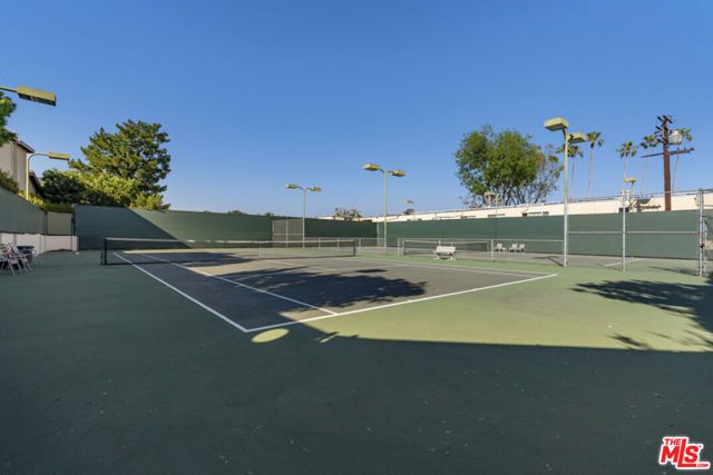 15157 Magnolia Boulevard F, Sherman Oaks, CA 91403