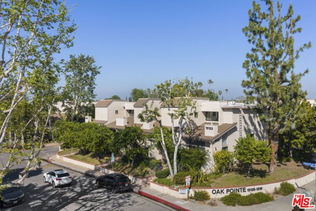 15157 Magnolia Boulevard F, Sherman Oaks, CA 91403