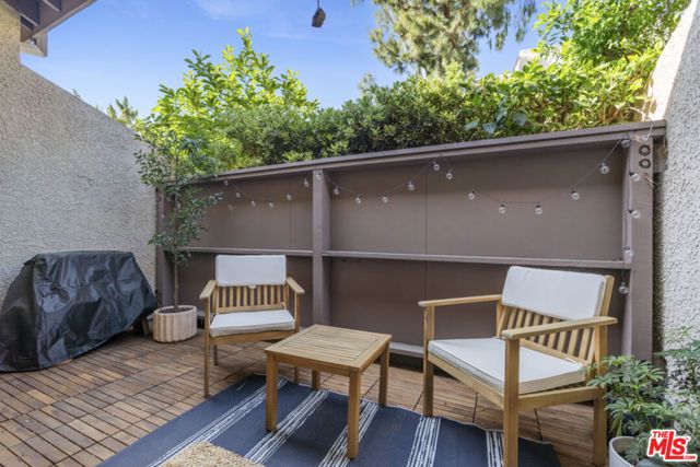 15157 Magnolia Boulevard F, Sherman Oaks, CA 91403