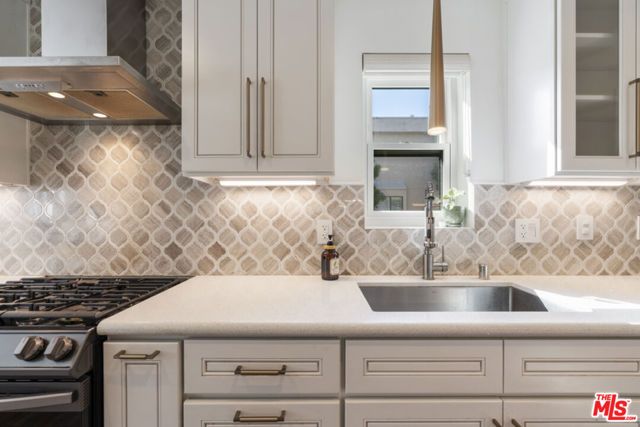 15157 Magnolia Boulevard F, Sherman Oaks, CA 91403