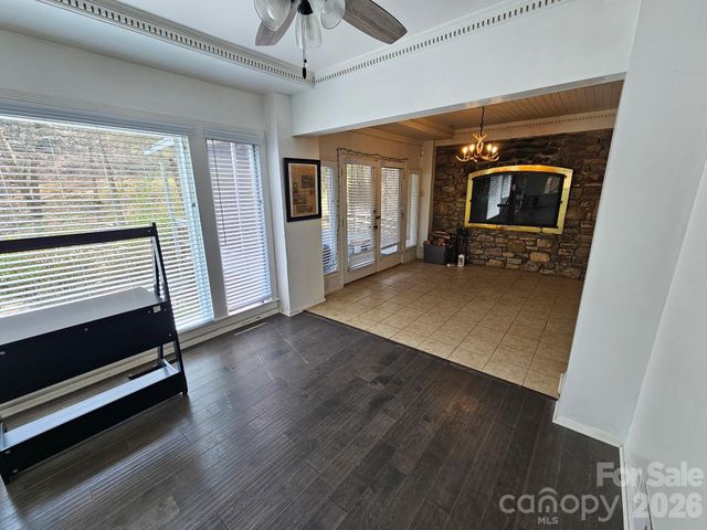 34 Landfair Lane, Hendersonville, NC 28792