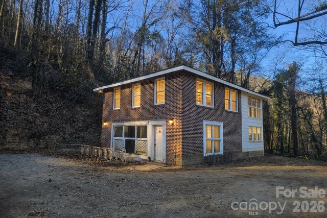 34 Landfair Lane, Hendersonville, NC 28792