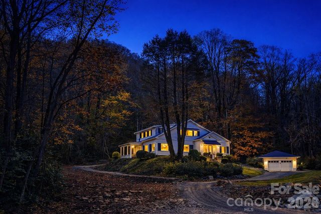 34 Landfair Lane, Hendersonville, NC 28792