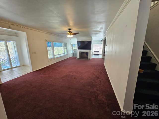 34 Landfair Lane, Hendersonville, NC 28792
