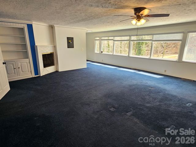 34 Landfair Lane, Hendersonville, NC 28792