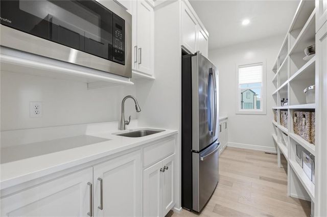 15845 Fontana Street, Overland Park, KS 66224