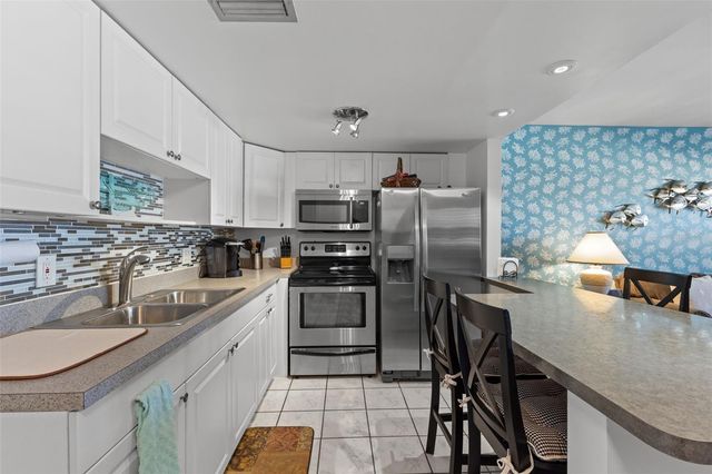 10280 GULF BOULEVARD 25, Treasure Island, FL 33706