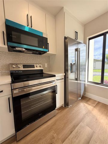 12104 SW 110th St Cir S, Miami, FL 33186