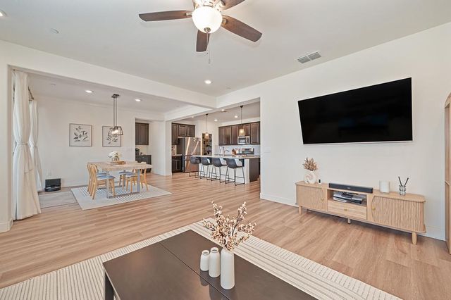 9381 Lilac Bush Ct, Sacramento, CA 95829