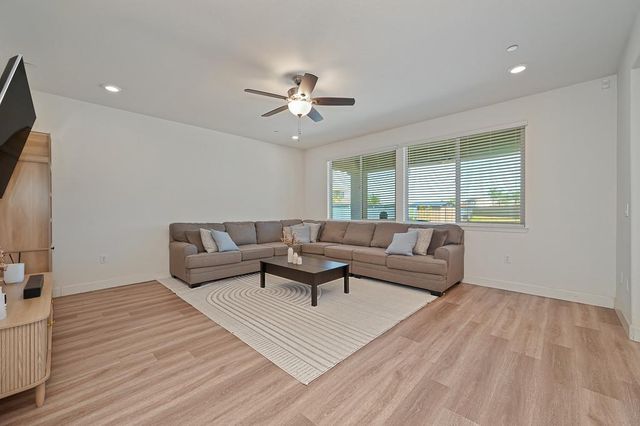 9381 Lilac Bush Ct, Sacramento, CA 95829