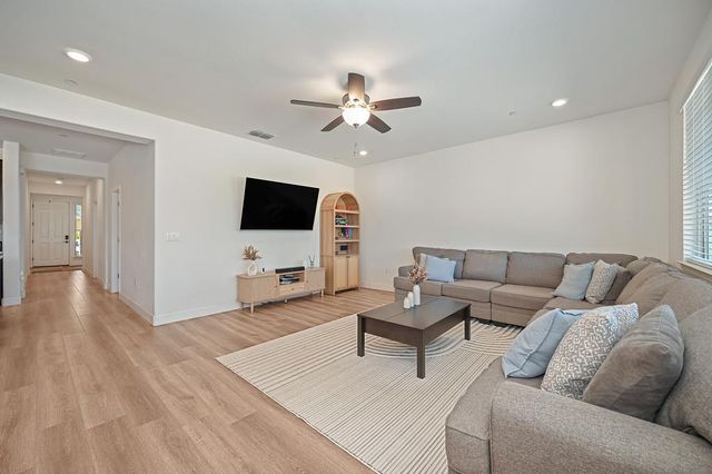 9381 Lilac Bush Ct, Sacramento, CA 95829